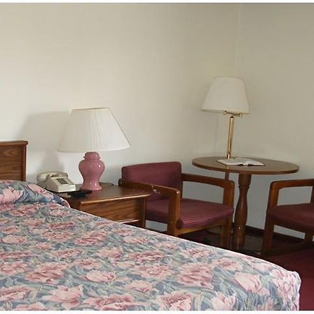 Red Carpet Inn Hillsville Room photo