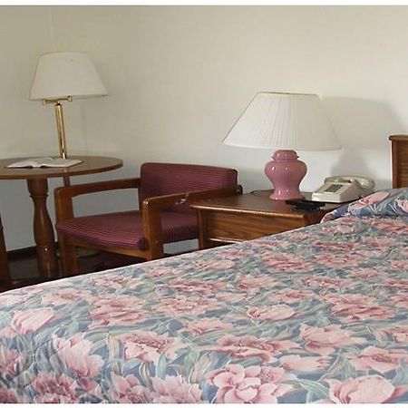 Red Carpet Inn Hillsville Room photo