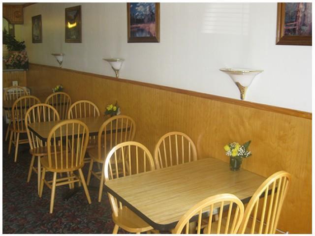 Red Carpet Inn Hillsville Restaurant photo