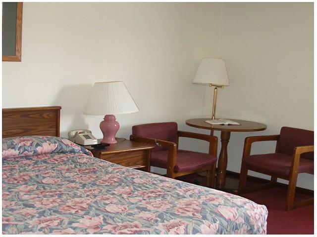 Red Carpet Inn Hillsville Room photo