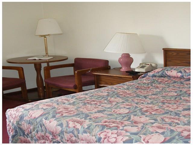 Red Carpet Inn Hillsville Room photo